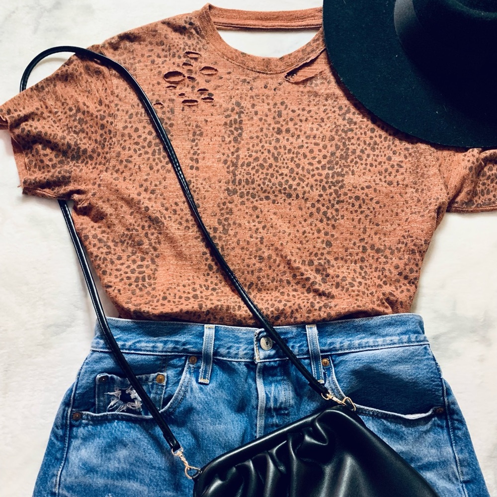 Buckle Tshirt